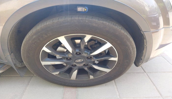 2018 Mahindra XUV500 W11 AT, Diesel, Automatic, 60,552 km, tyre