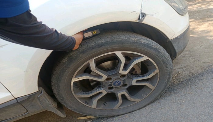 2018 Ford Ecosport TITANIUM 1.5L DIESEL, Diesel, Manual, 1,70,837 km, tyre