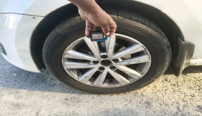 2014 Volkswagen Polo HIGHLINE DIESEL, Diesel, Manual, 1,71,535 km, tyre