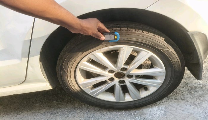 2014 Volkswagen Polo HIGHLINE DIESEL, Diesel, Manual, 1,71,535 km, tyre