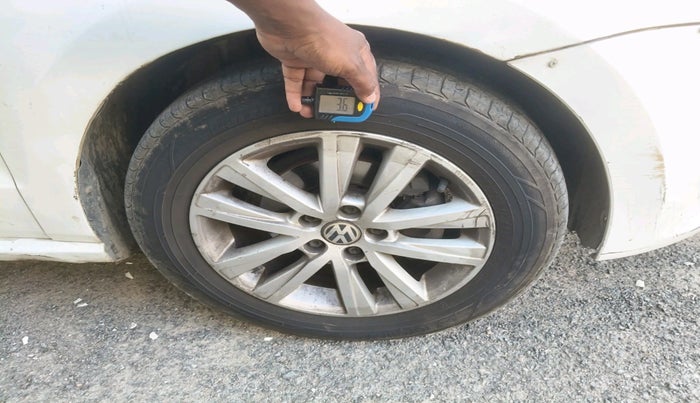 2014 Volkswagen Polo HIGHLINE DIESEL, Diesel, Manual, 1,71,535 km, tyre