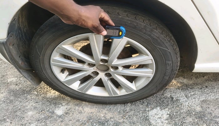 2014 Volkswagen Polo HIGHLINE DIESEL, Diesel, Manual, 1,71,535 km, tyre