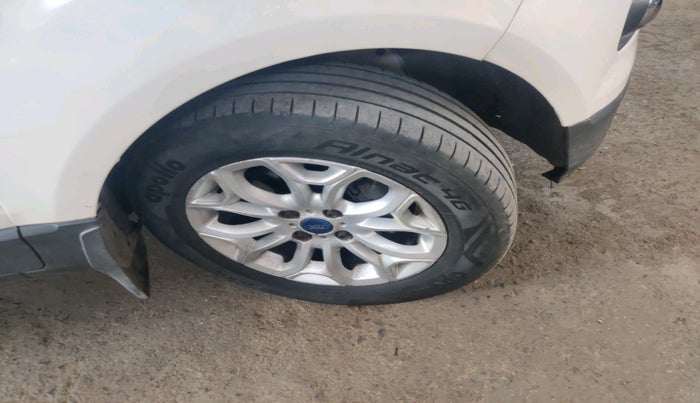 2014 Ford Ecosport TITANIUM 1.5L DIESEL, Diesel, Manual, 1,10,146 km, tyre