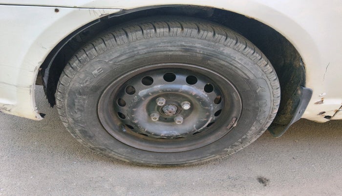 2008 Hyundai Verna VGT CRDI 1.5, Diesel, Manual, 1,74,489 km, tyre