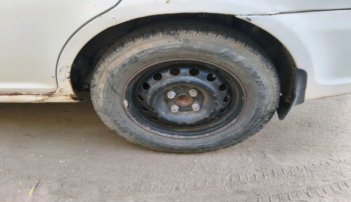 2008 Hyundai Verna VGT CRDI 1.5, Diesel, Manual, 1,74,489 km, tyre