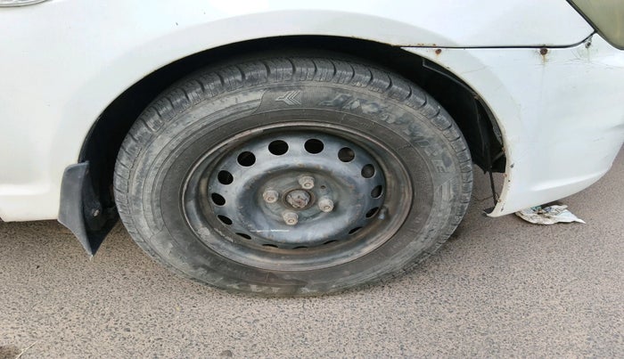 2008 Hyundai Verna VGT CRDI 1.5, Diesel, Manual, 1,74,489 km, tyre