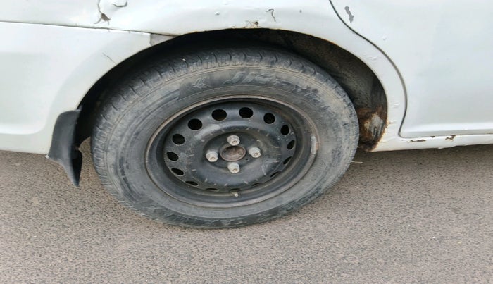 2008 Hyundai Verna VGT CRDI 1.5, Diesel, Manual, 1,74,489 km, tyre