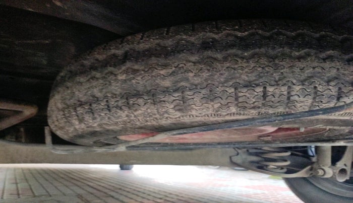 2022 Renault TRIBER RXT AMT, Petrol, Automatic, 30,015 km, tyre