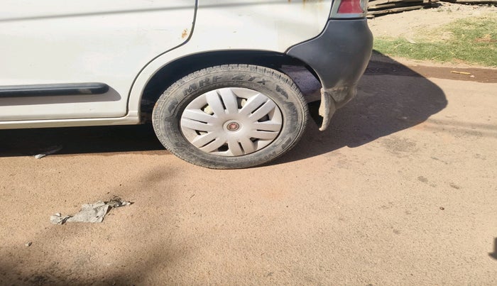 2011 Maruti Alto LXI, CNG, Manual, 1,42,972 km, tyre