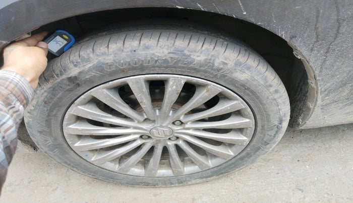 2015 Maruti Ciaz ZDI+ SHVS, Diesel, Manual, 1,29,708 km, tyre