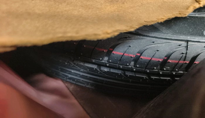 2018 Volkswagen Vento HIGHLINE PLUS 1.5 AT 16 ALLOY, Diesel, Automatic, 1,21,267 km, tyre