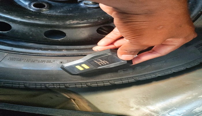 2015 Maruti Swift VXI, Petrol, Manual, 60,293 km, tyre