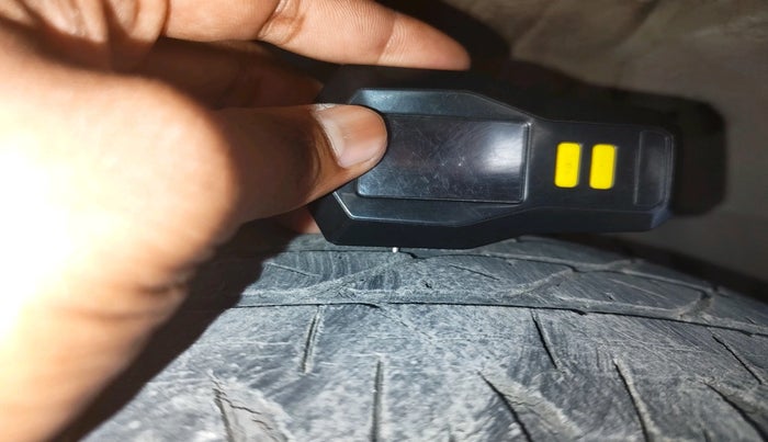 2015 Maruti Swift VXI, Petrol, Manual, 60,293 km, tyre