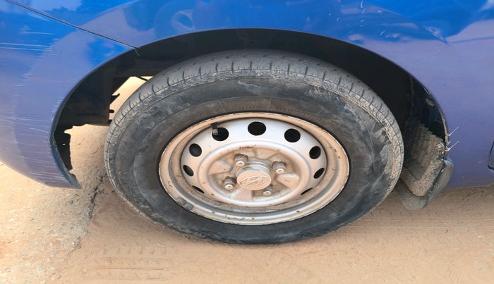 2013 Hyundai Eon ERA +, Petrol, Manual, 66,916 km, tyre