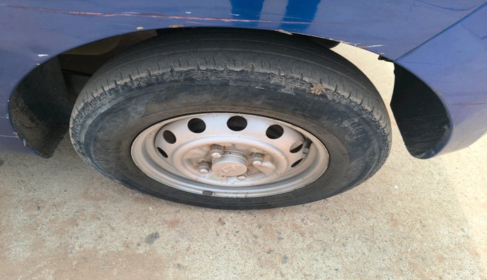 2013 Hyundai Eon ERA +, Petrol, Manual, 66,916 km, tyre