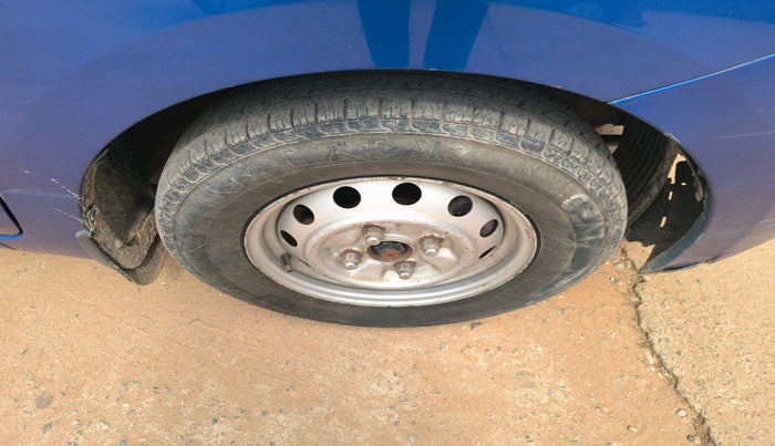 2013 Hyundai Eon ERA +, Petrol, Manual, 66,916 km, tyre