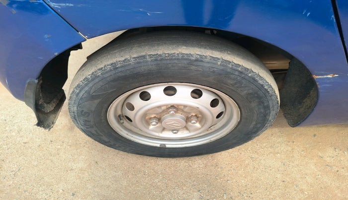 2013 Hyundai Eon ERA +, Petrol, Manual, 66,916 km, tyre