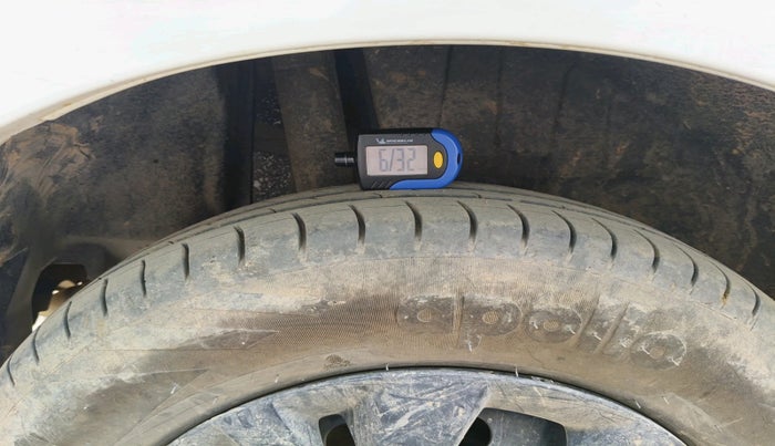 2019 Maruti Swift VXI, Petrol, Manual, 75,548 km, tyre