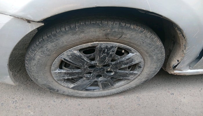 2012 Volkswagen Vento COMFORTLINE 1.6, Petrol, Manual, 1,10,567 km, tyre