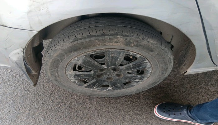 2012 Volkswagen Vento COMFORTLINE 1.6, Petrol, Manual, 1,10,567 km, tyre