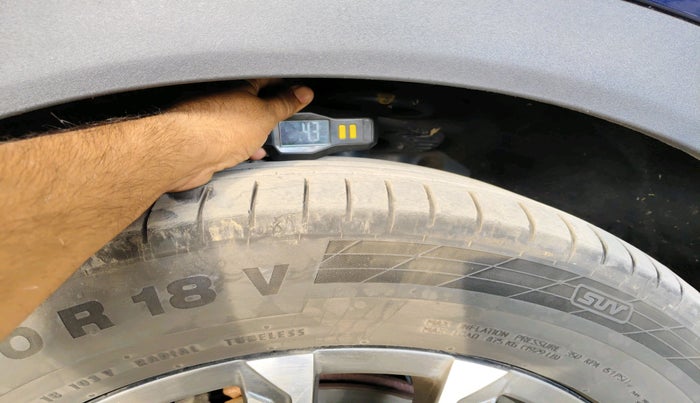 2024 Mahindra XUV700 AX 7 LUXURY D AWD AT 7 STR, Diesel, Automatic, 37,031 km, tyre