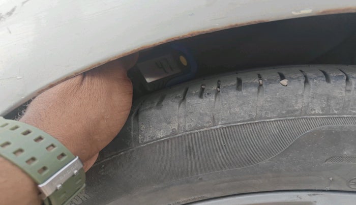 2011 Hyundai Verna FLUIDIC 1.6 CRDI SX, Diesel, Manual, 1,58,159 km, tyre