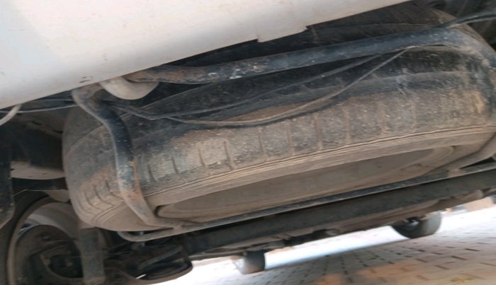 2014 Maruti Ertiga ZXI, CNG, Manual, 81,392 km, tyre