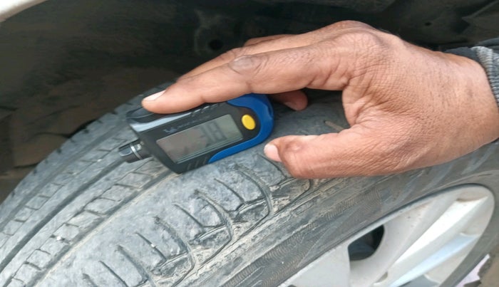 2014 Maruti Ertiga ZXI, CNG, Manual, 81,392 km, tyre