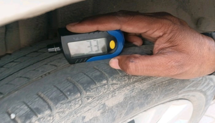 2014 Maruti Ertiga ZXI, CNG, Manual, 81,392 km, tyre