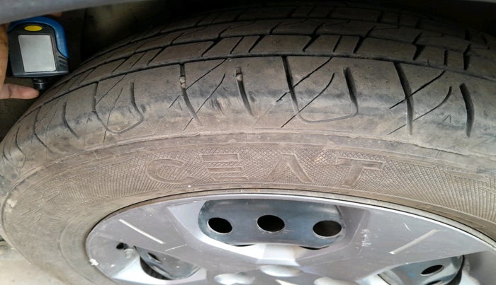 2023 Mahindra XUV400 EC 3.3 KW, Electric, Automatic, 74,872 km, tyre