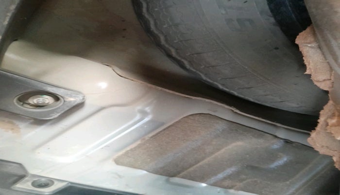 2023 Mahindra XUV400 EC 3.3 KW, Electric, Automatic, 74,872 km, tyre