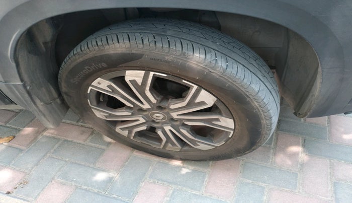 2024 Renault Kiger RXT (O) AMT, Petrol, Automatic, 5,626 km, tyre