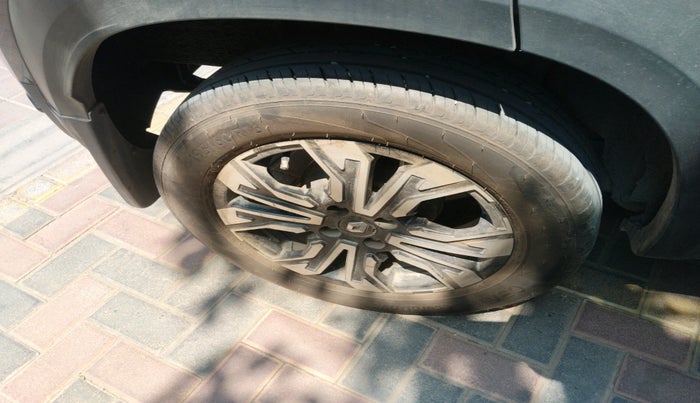 2024 Renault Kiger RXT (O) AMT, Petrol, Automatic, 5,626 km, tyre