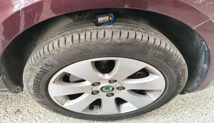 2013 Skoda Superb ELEGANCE 1.8 TSI AT, Petrol, Automatic, 88,533 km, tyre