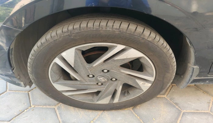 2022 Hyundai NEW I20 ASTA 1.2 MT, Petrol, Manual, 72,040 km, tyre