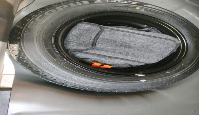 2022 Hyundai NEW I20 ASTA 1.2 MT, Petrol, Manual, 72,040 km, tyre