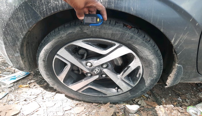 2022 Hyundai AURA SX 1.2 CNG, CNG, Manual, 1,08,883 km, tyre