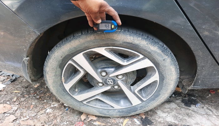 2022 Hyundai AURA SX 1.2 CNG, CNG, Manual, 1,08,883 km, tyre