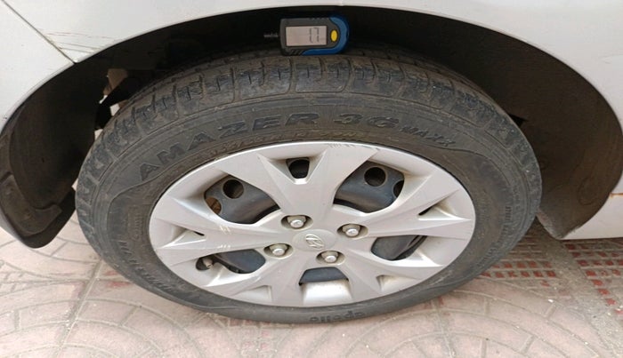 2015 Hyundai Grand i10 SPORTZ 1.2 KAPPA VTVT, Petrol, Manual, 26,480 km, tyre