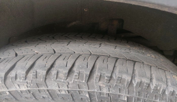 2015 Mahindra XUV500 W8, Diesel, Manual, 1,39,980 km, tyre