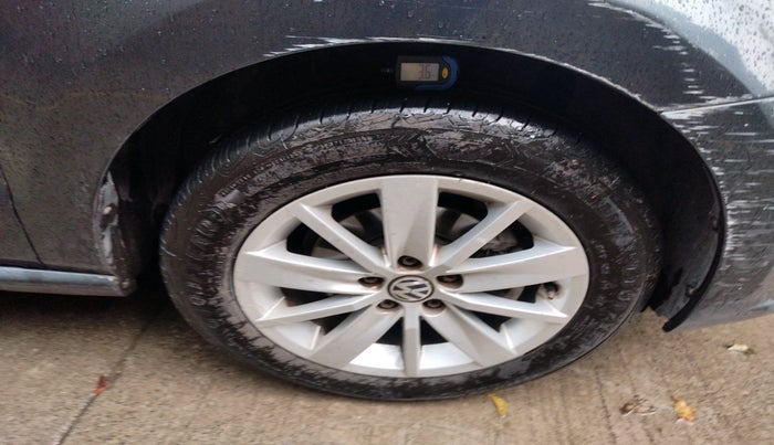 2014 Volkswagen Polo HIGHLINE1.2L, Petrol, Manual, 1,37,764 km, tyre