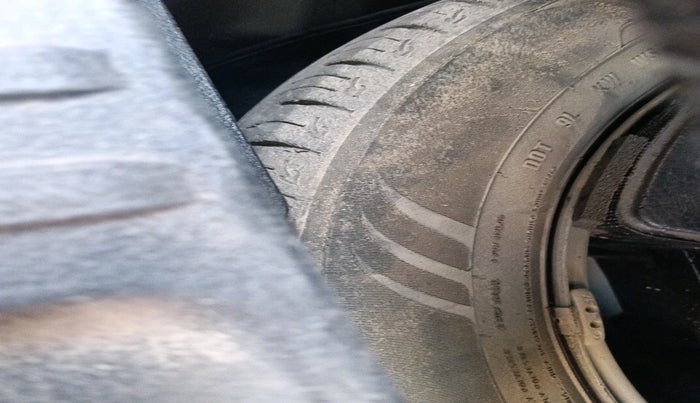 2021 Maruti Vitara Brezza VXI, CNG, Manual, 1,04,521 km, tyre