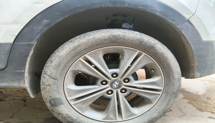 2017 Hyundai Creta SX PLUS AT 1.6 DIESEL, Diesel, Automatic, 1,75,127 km, tyre