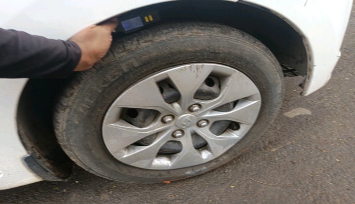 2016 Hyundai Xcent S 1.2, Petrol, Manual, 71,715 km, tyre