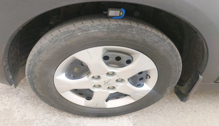 2025 Mahindra XUV 3XO MX2 1.5 Turbo Diesel, Diesel, Manual, 22,611 km, tyre