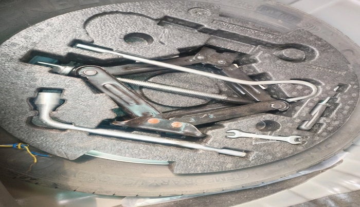 2025 Mahindra XUV 3XO MX2 1.5 Turbo Diesel, Diesel, Manual, 22,611 km, tyre