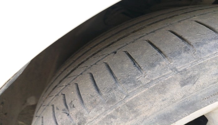 2015 Audi A4 35 TDI PREMIUM PLUS SUNROOF, Diesel, Automatic, 1,00,072 km, tyre