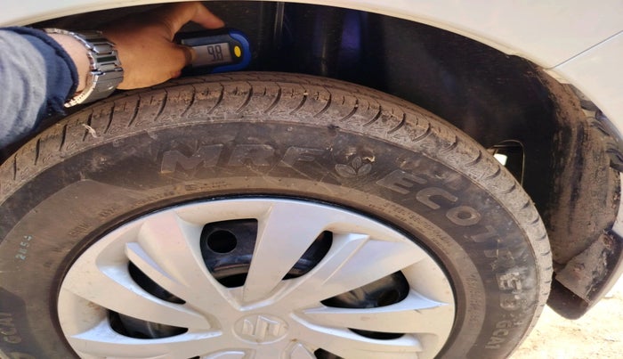 2024 Maruti Swift VXi AMT, Petrol, Automatic, 2,644 km, tyre