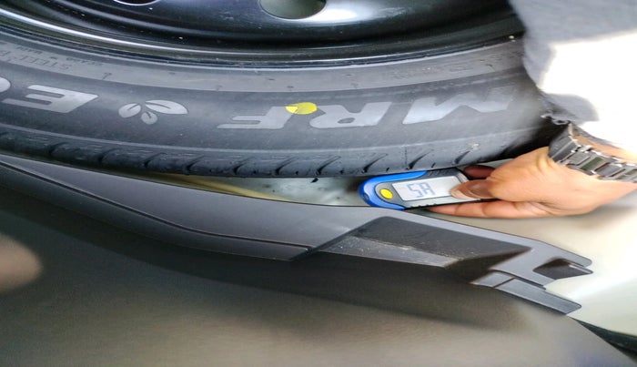 2024 Maruti Swift VXi AMT, Petrol, Automatic, 2,644 km, tyre