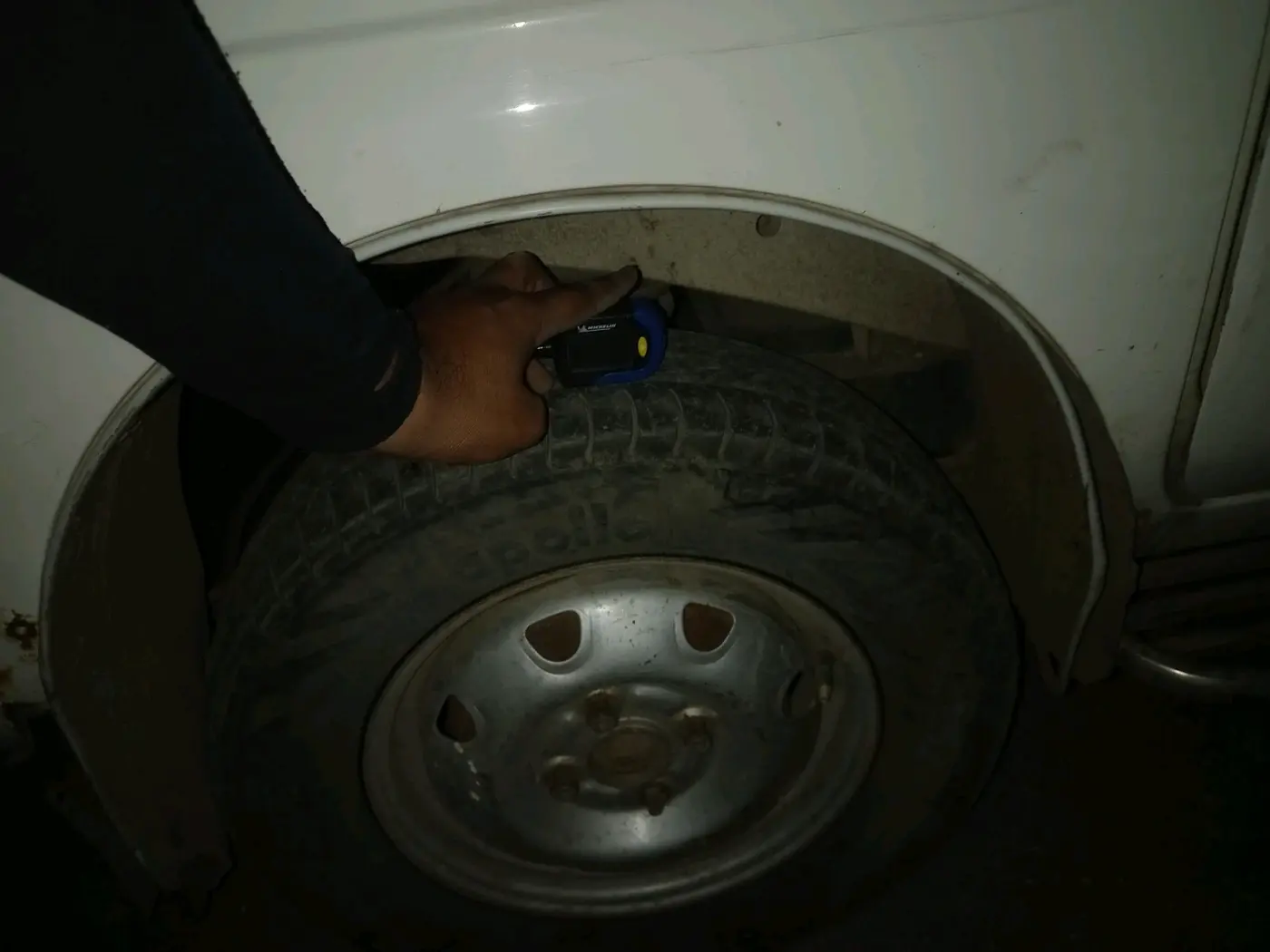 2017 Maruti Eeco 5 STR, CNG, Manual, 3,72,986 km, tyre